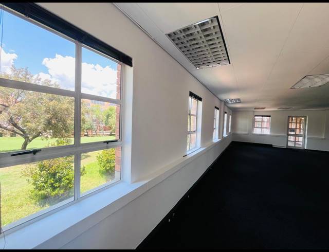 2,804M² OFFICE FOR SALE IN FOURWAYS